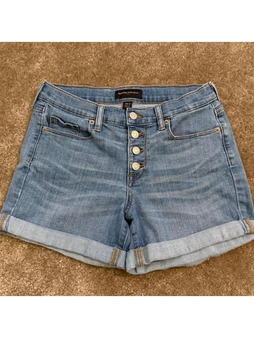 Banana Republic high waisted Blue denim shorts with gold buttons #denimshorts